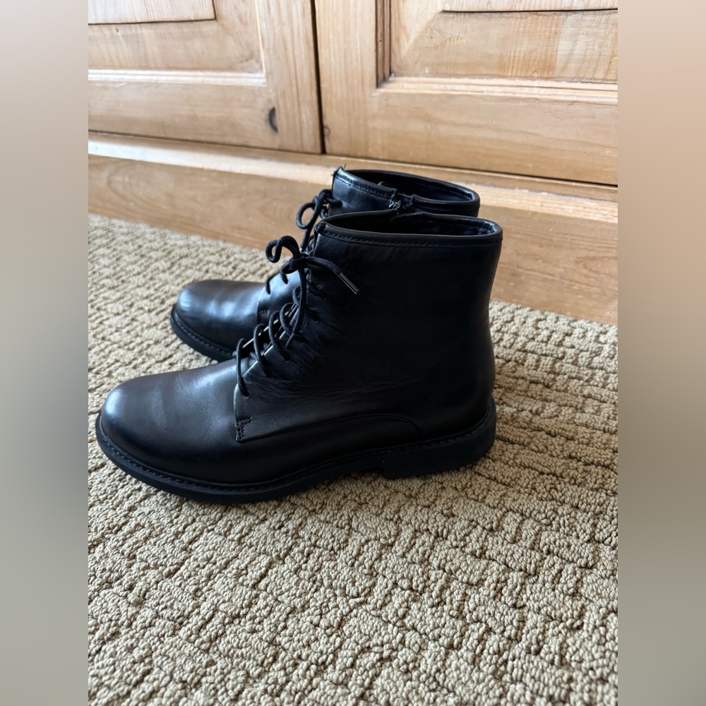 Camper boots. Leather. Size 9. Lace up ankle bootie style. Barely worn, clean. - Picture 6 of 11